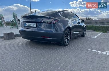 Седан Tesla Model 3 2018 в Львові