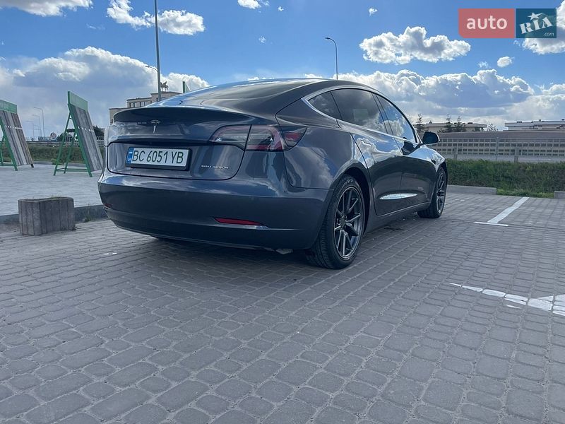 Седан Tesla Model 3 2018 в Львове