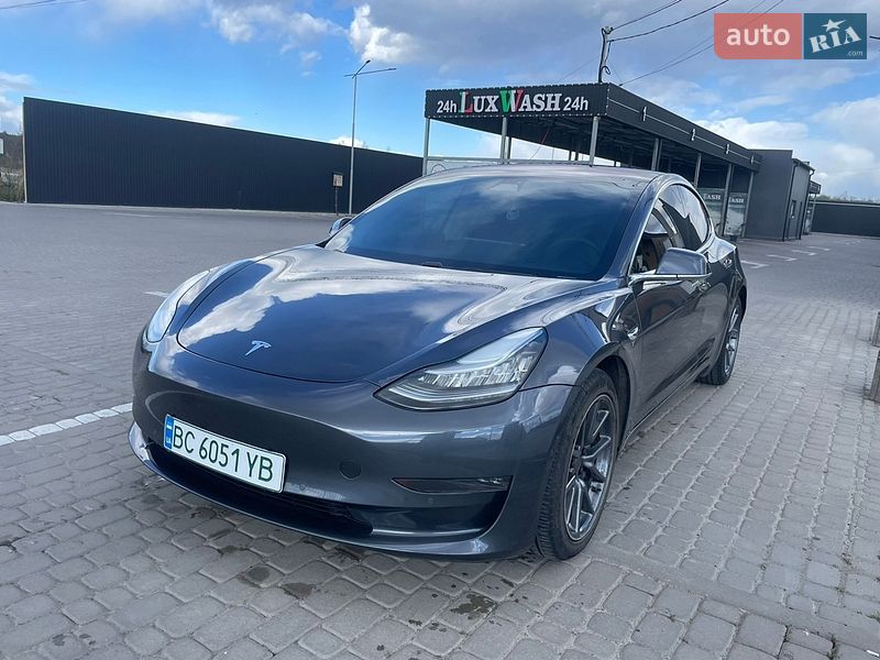 Седан Tesla Model 3 2018 в Львове