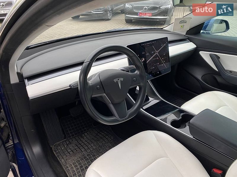 Седан Tesla Model 3 2018 в Львові