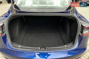 Седан Tesla Model 3 2018 в Львові