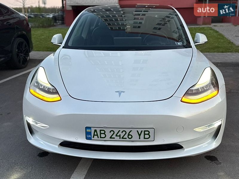 Седан Tesla Model 3 2020 в Виннице