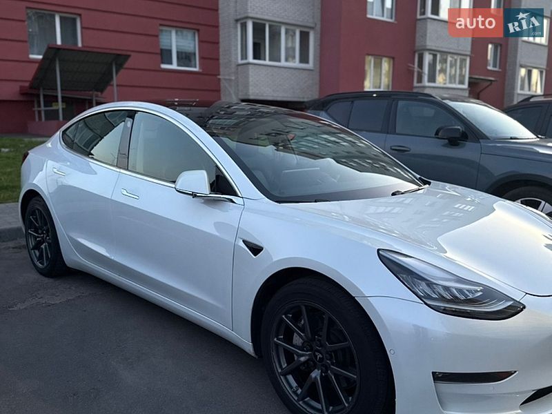 Седан Tesla Model 3 2020 в Виннице
