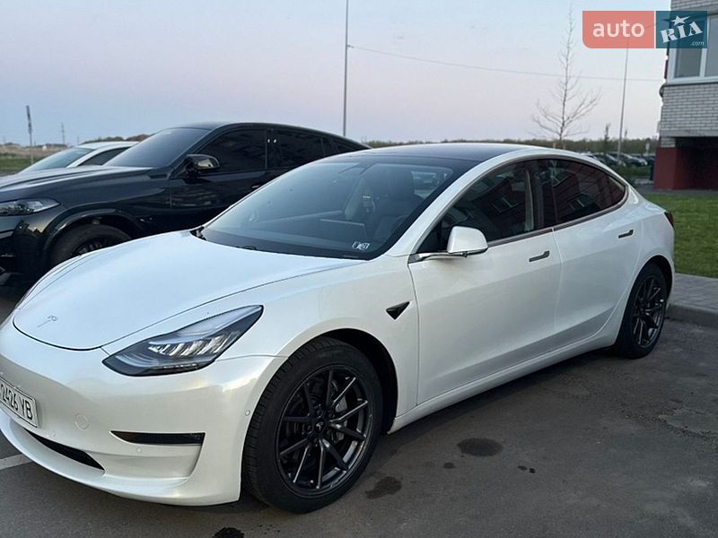Седан Tesla Model 3 2020 в Виннице