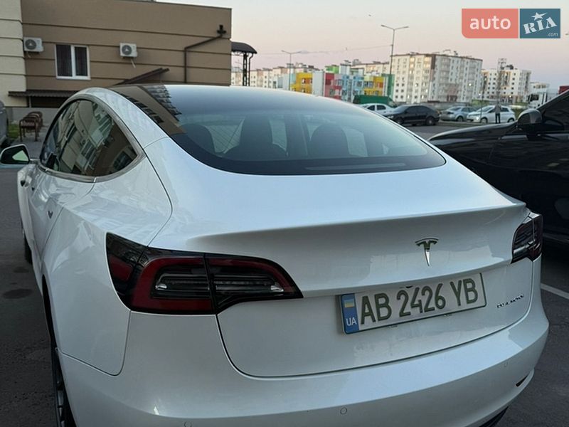 Седан Tesla Model 3 2020 в Виннице