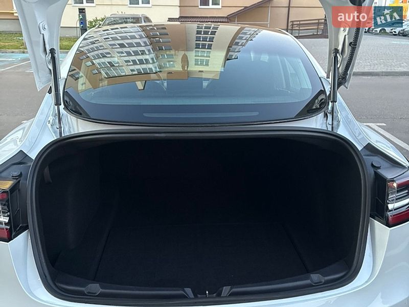 Седан Tesla Model 3 2020 в Виннице
