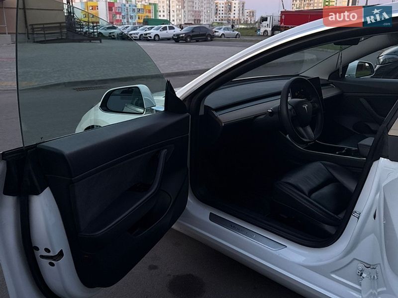 Седан Tesla Model 3 2020 в Виннице