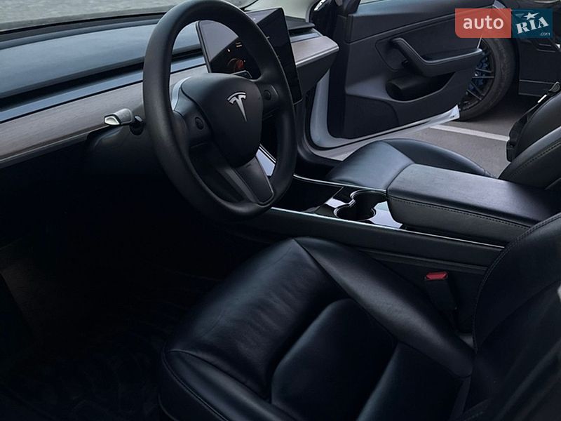 Седан Tesla Model 3 2020 в Виннице