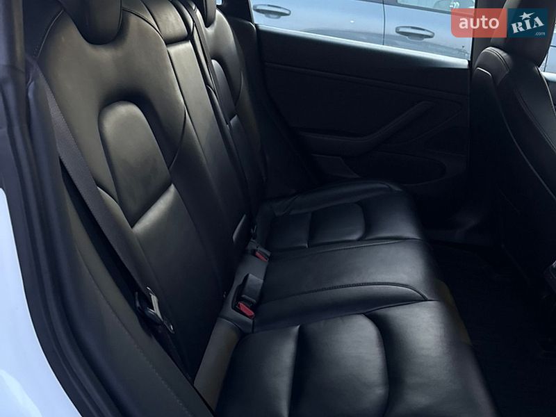 Седан Tesla Model 3 2020 в Виннице