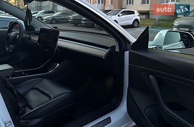 Седан Tesla Model 3 2020 в Виннице