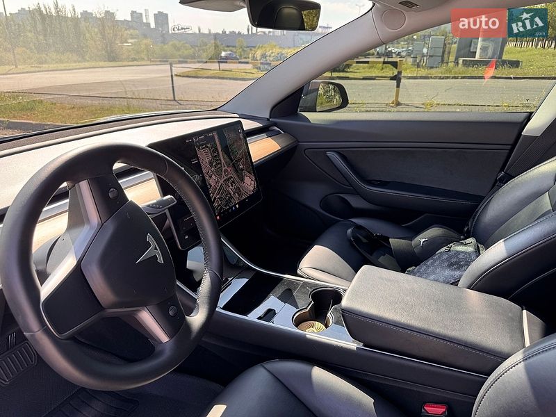 Седан Tesla Model 3 2019 в Кривому Розі