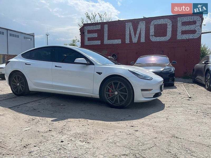 Седан Tesla Model 3 2018 в Києві