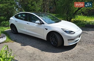 Седан Tesla Model 3 2021 в Черкасах