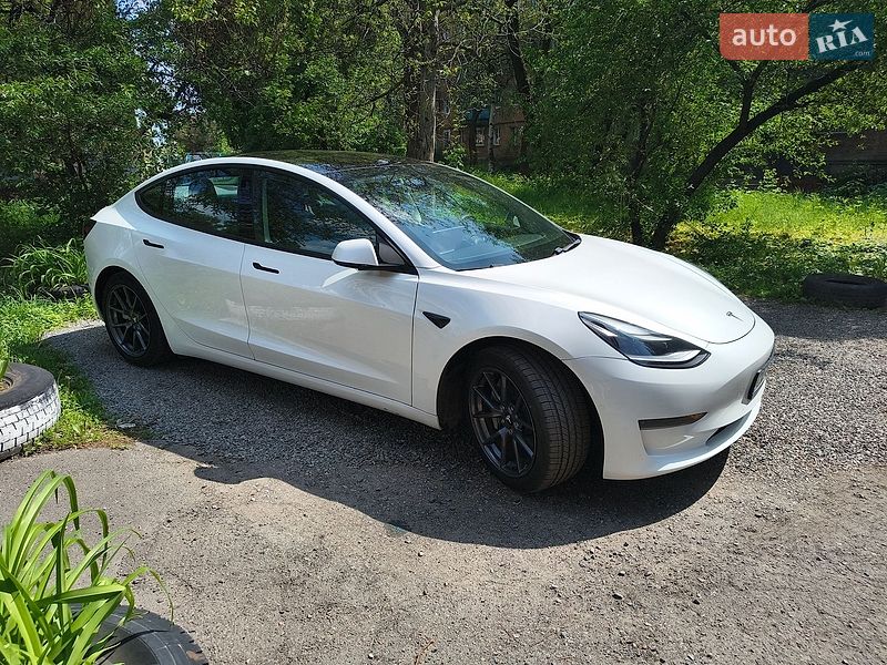 Седан Tesla Model 3 2021 в Черкасах