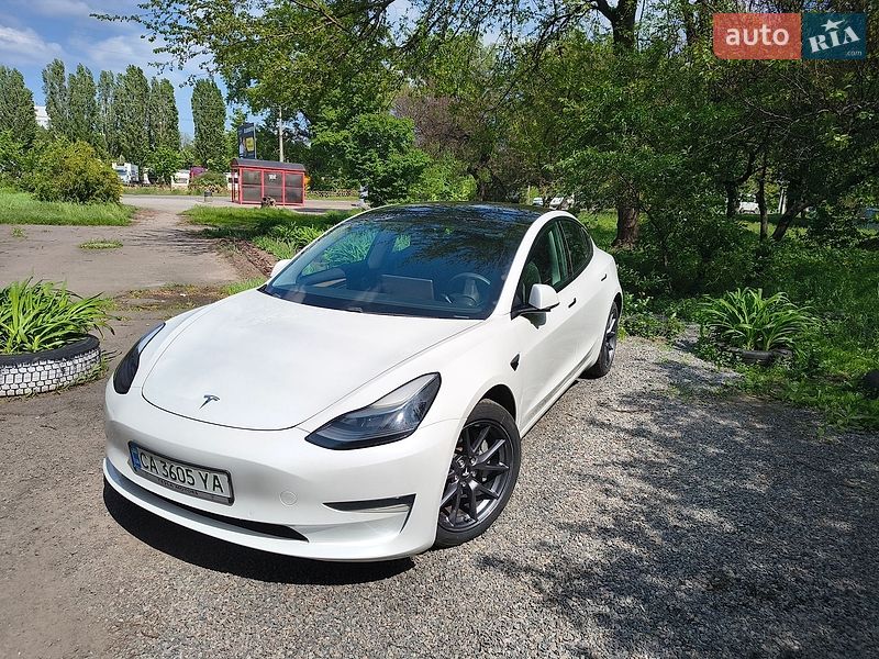 Седан Tesla Model 3 2021 в Черкасах