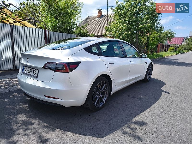 Седан Tesla Model 3 2021 в Черкасах