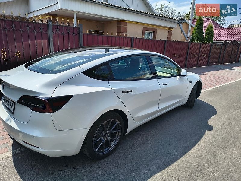 Седан Tesla Model 3 2021 в Черкасах