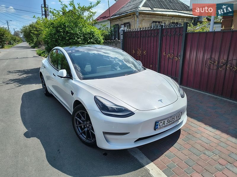 Седан Tesla Model 3 2021 в Черкасах