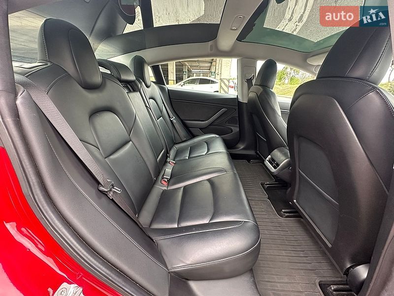 Седан Tesla Model 3 2019 в Києві
