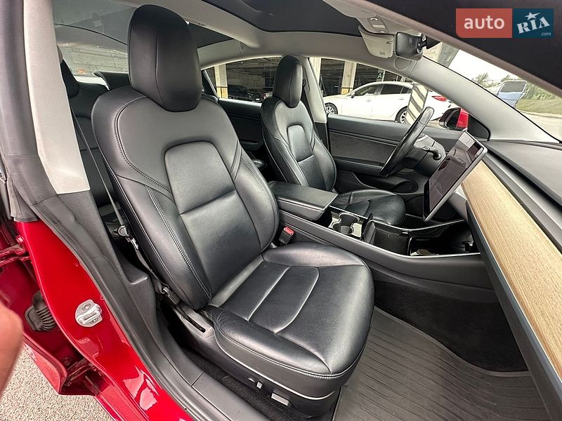 Седан Tesla Model 3 2019 в Києві