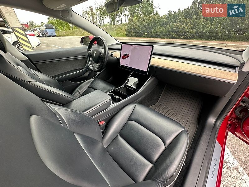 Седан Tesla Model 3 2019 в Києві