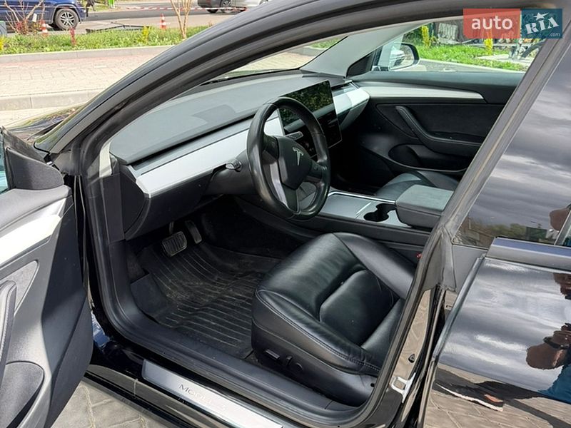 Седан Tesla Model 3 2020 в Ивано-Франковске
