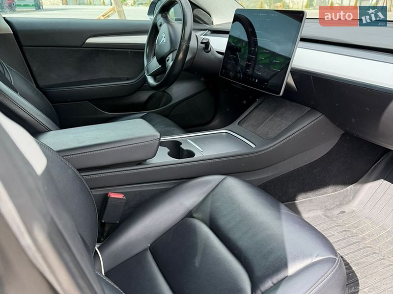 Седан Tesla Model 3 2020 в Ивано-Франковске