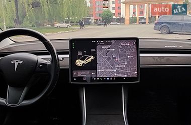 Седан Tesla Model 3 2018 в Івано-Франківську