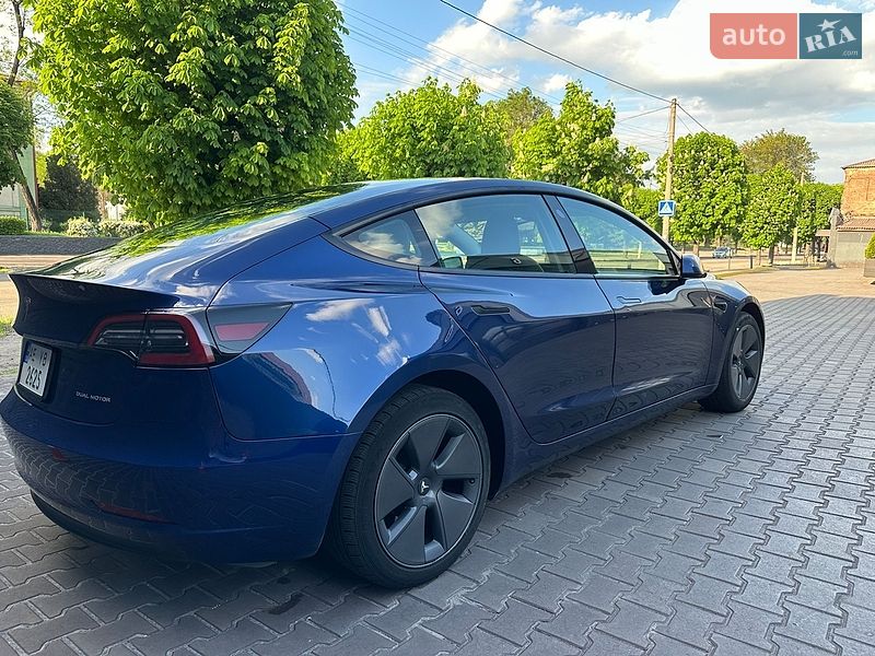 Седан Tesla Model 3 2023 в Каменском