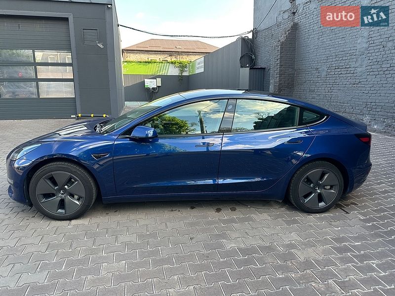 Седан Tesla Model 3 2023 в Каменском