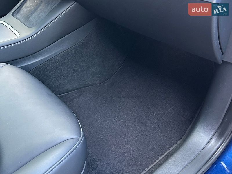 Седан Tesla Model 3 2023 в Каменском