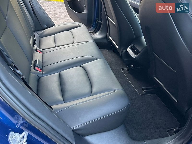 Седан Tesla Model 3 2023 в Каменском