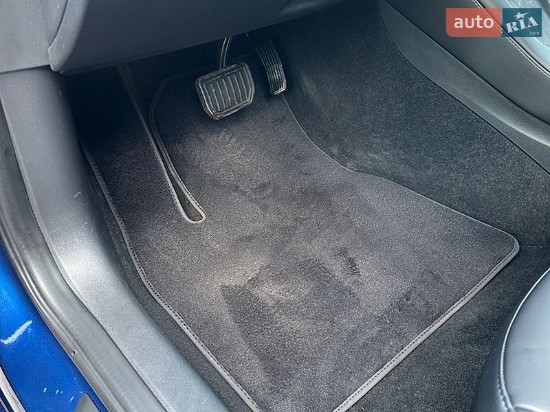 Седан Tesla Model 3 2023 в Каменском