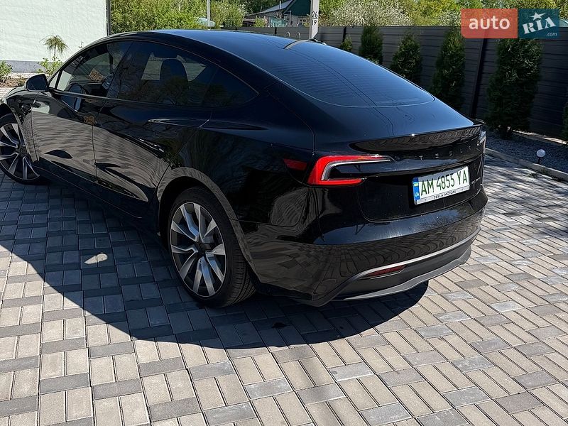 Седан Tesla Model 3 2024 в Звягеле