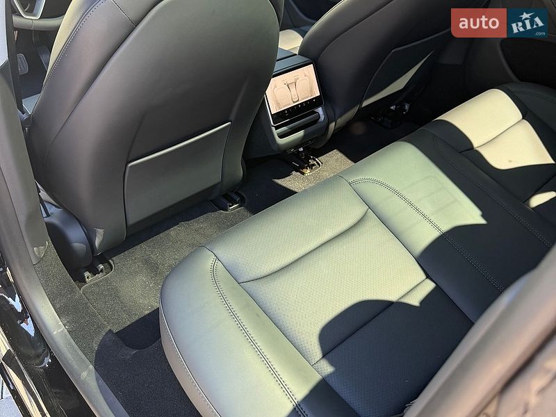 Седан Tesla Model 3 2024 в Звягеле