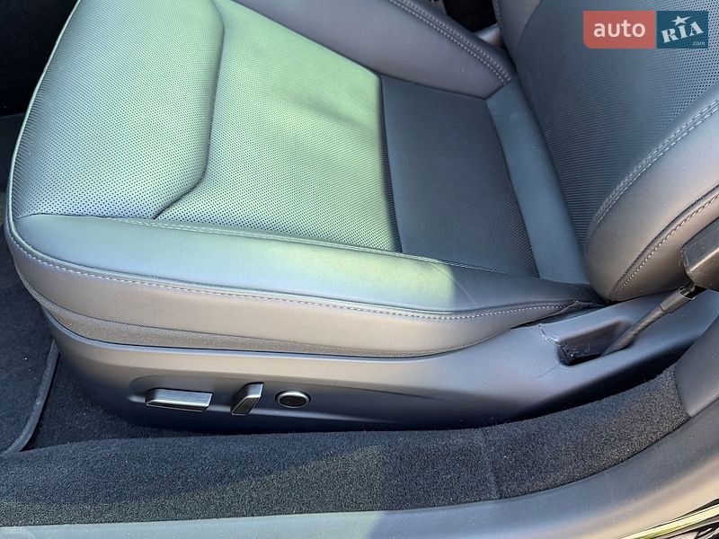 Седан Tesla Model 3 2024 в Звягеле