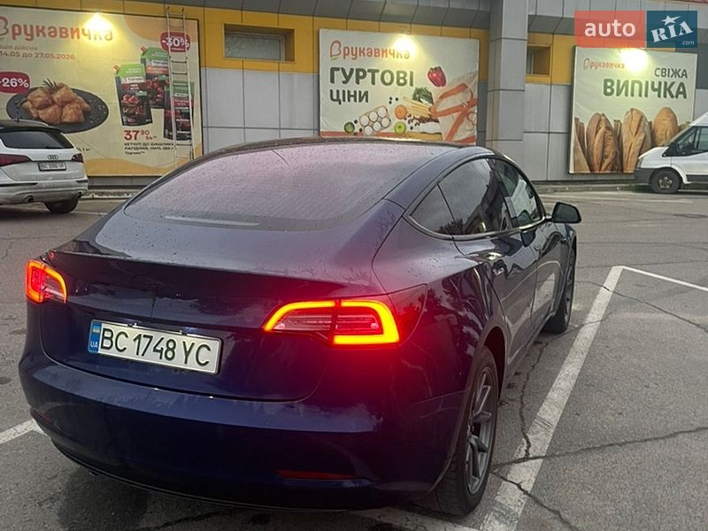 Седан Tesla Model 3 2018 в Львове