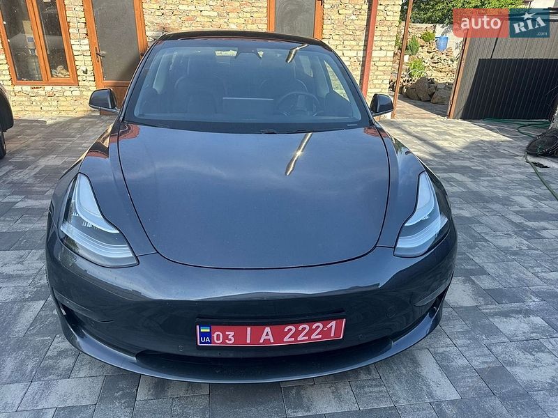 Седан Tesla Model 3 2019 в Киеве
