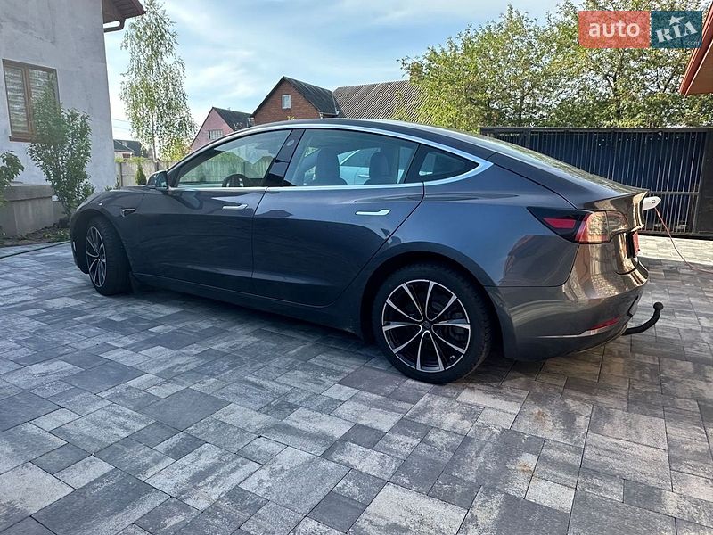 Седан Tesla Model 3 2019 в Киеве