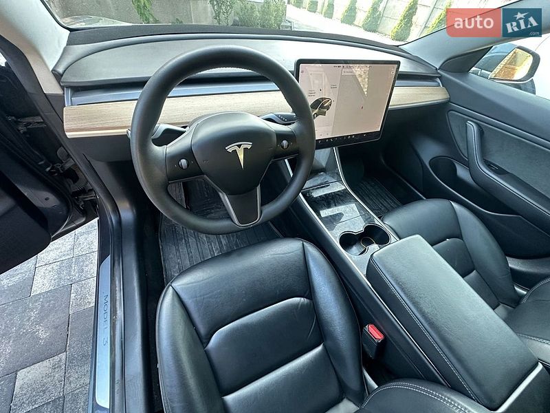 Седан Tesla Model 3 2019 в Киеве