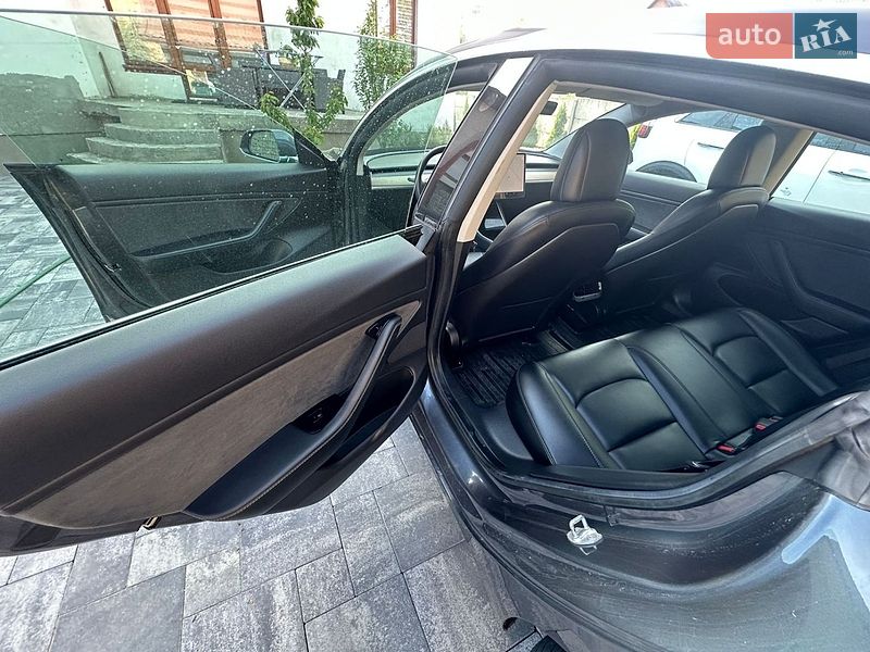 Седан Tesla Model 3 2019 в Киеве