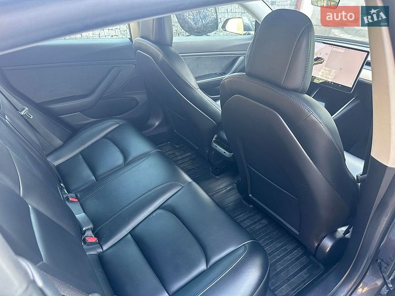 Седан Tesla Model 3 2019 в Киеве