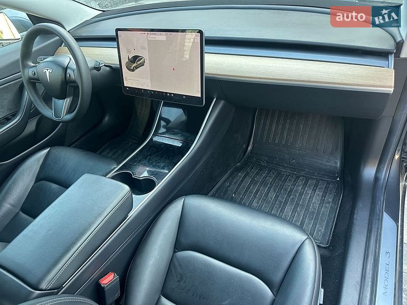 Седан Tesla Model 3 2019 в Киеве