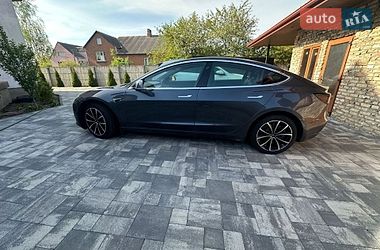 Седан Tesla Model 3 2019 в Киеве