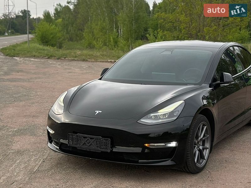Седан Tesla Model 3 2021 в Овручі