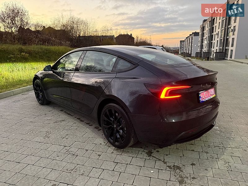Седан Tesla Model 3 2024 в Львове