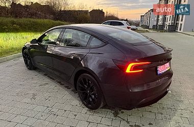 Седан Tesla Model 3 2024 в Львове