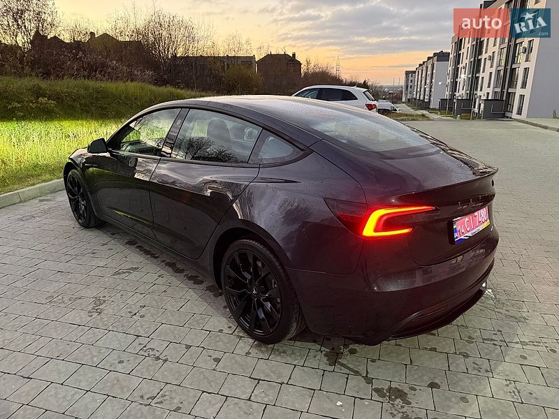 Седан Tesla Model 3 2024 в Львове