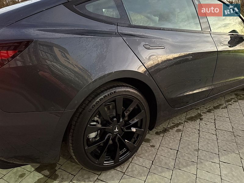 Седан Tesla Model 3 2024 в Львове