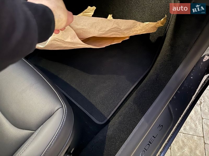 Седан Tesla Model 3 2024 в Львове